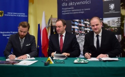 Miniatura dla podstrony Burmistrz podpisał umowę ws. rewitalizacji Skarszew 